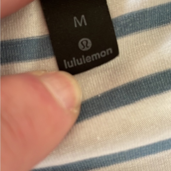 Lululemon tshirt - Picture 3 of 5